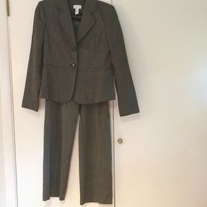 Charter Club Suit. Excellent condition. (6)